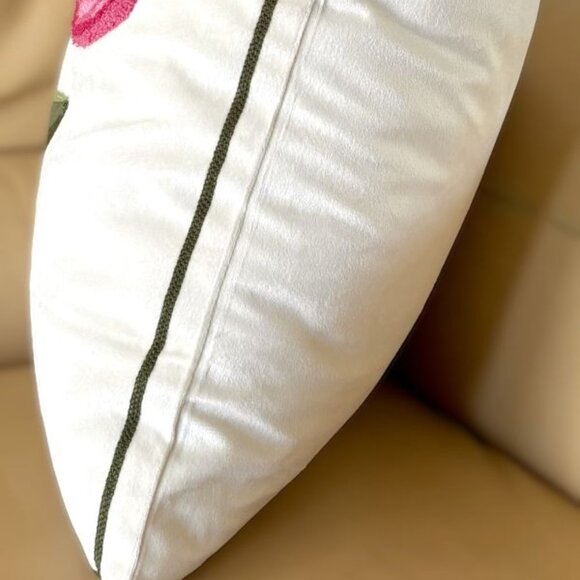 18x18 Embroidered Tufted Bouquet of Bright Pink Tulips Throw Pillow Cover New - Picture 4 of 4